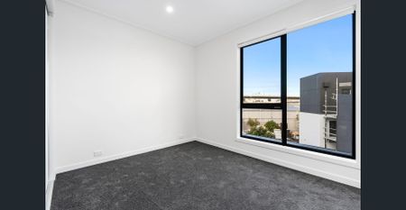 Stunning & Spacious Corner Townhouse With CBD views! - Photo 5