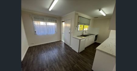 Three Bedroom Home Just Waiting For You! - Photo 5