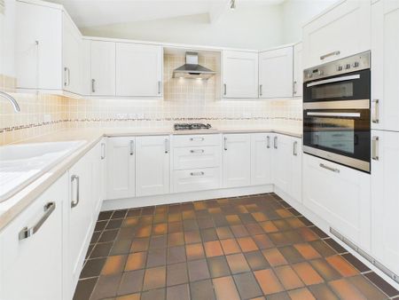 3 bedroom detached house to rent - Photo 2