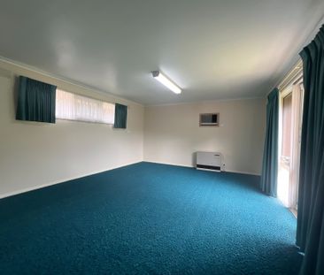 Comfortable Three-Bedroom Home in a Convenient Location - Photo 4