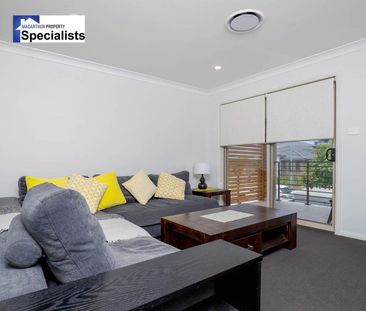 8 BUCKINGHAM LOOP, ORAN PARK - Photo 4