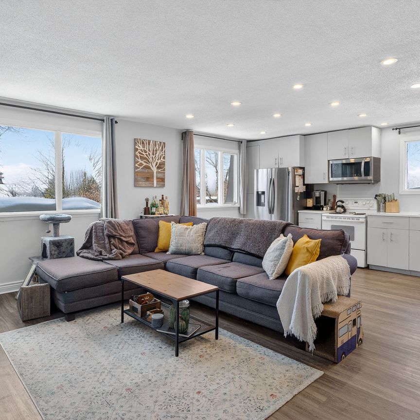 For Lease - 8 Oberon Street, Bells Corners and South to Fallowfield, Ontario - Photo 1