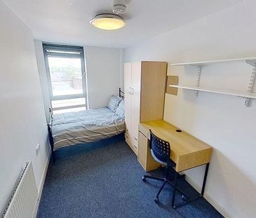 6 bedroom flat to rent - Photo 2