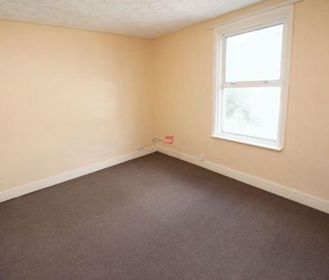 2 bedroom end of terrace house to rent - Photo 2
