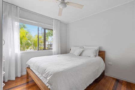 Charming and Tastefully Renovated Family Home - Photo 5