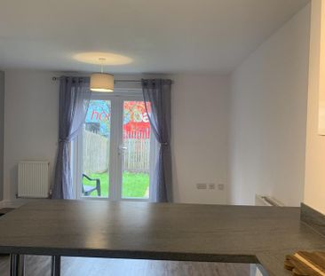 3 bedroom semi-detached house to rent - Photo 2