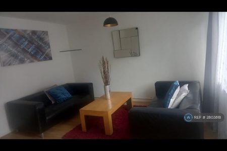 3 bedroom maisonette to rent - Photo 2