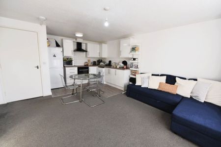 2 bedroom Flat in Calverley Ln, Leeds - Photo 2