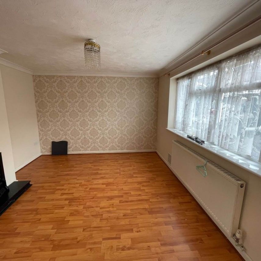 Claverham, North Somerset - Photo 1