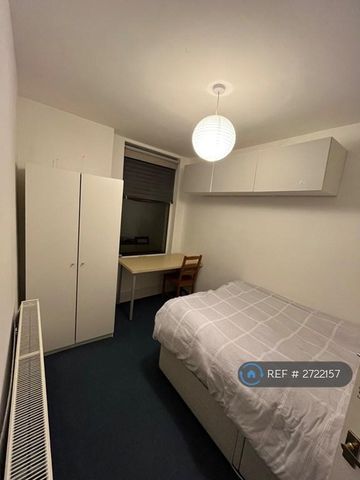 1 bedroom in a house share to rent - Photo 3