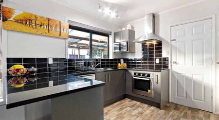 Larger than life - Photo 3