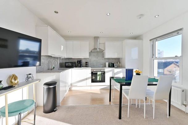 2 bedroom flat to rent - Photo 1