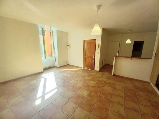 SAINT CHAMAS CENTRE VILLE APPARTEMENT T1, - Photo 1