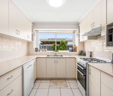 Modern Comfort and Flexible Living: 3-Bed + Studio/Home Office! - Photo 5
