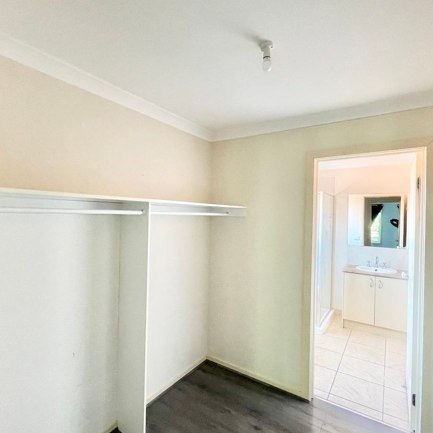 Spacious 3-Bedroom Family Home in a Prime Location - Photo 1