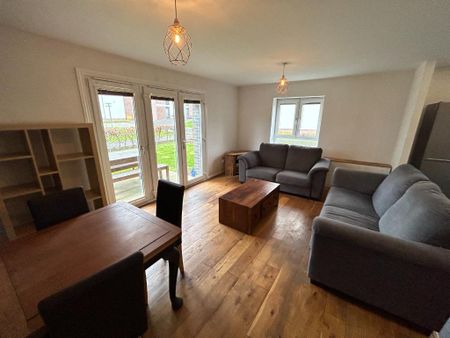 3 bedroom flat to rent - Photo 4