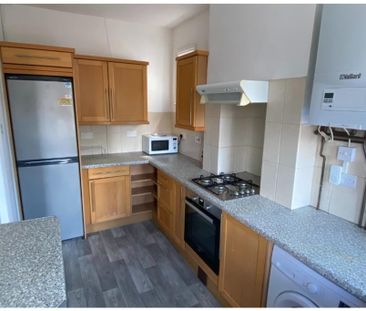 4 bedroom semi-detached house to rent - Photo 3