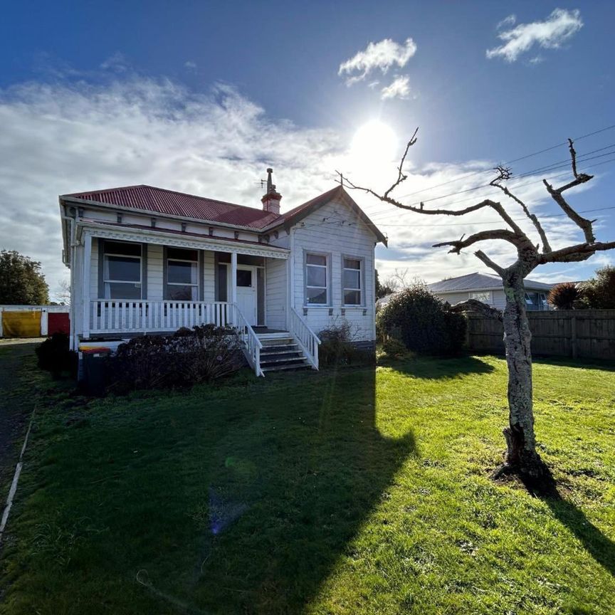 4-bedroom villa ready to be made into your home. - Photo 1