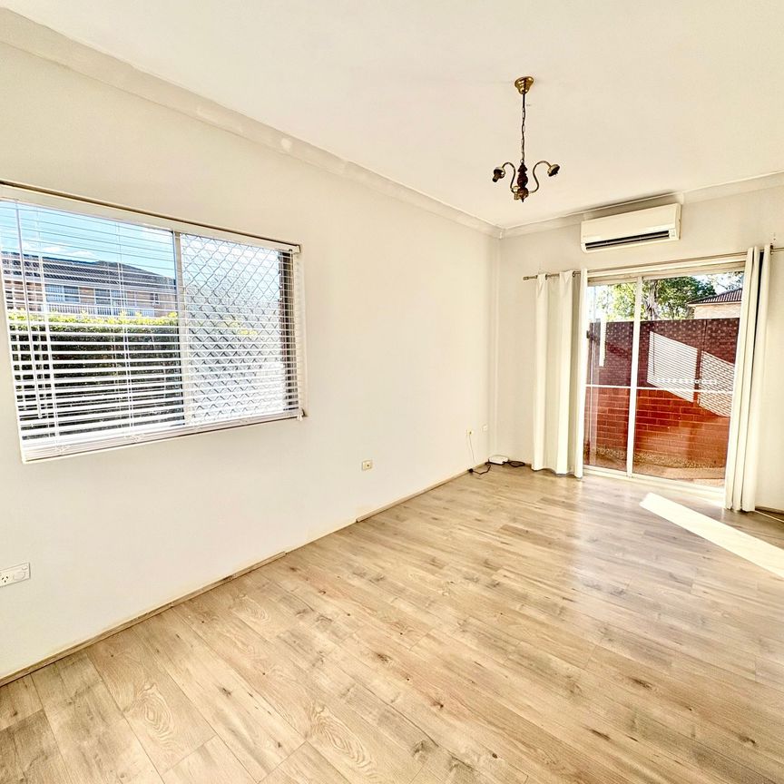 Cozy Unit on the Ground Floor! - Photo 1
