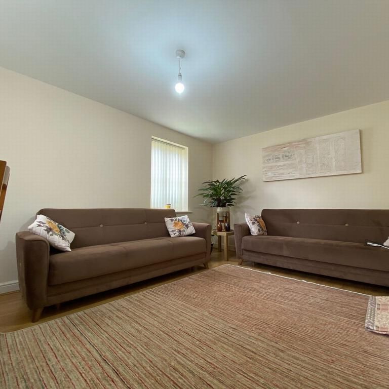 3 bedroom semi-detached house to rent - Photo 1