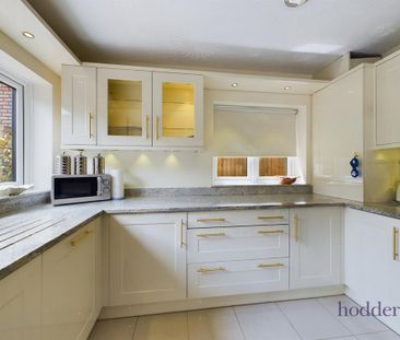 3 bedroom detached house to rent - Photo 5