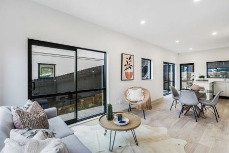 Charming 2 bedroom home in great location - Photo 4