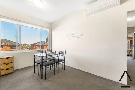 Bright and Airy 2 Bedroom Unit - Photo 4