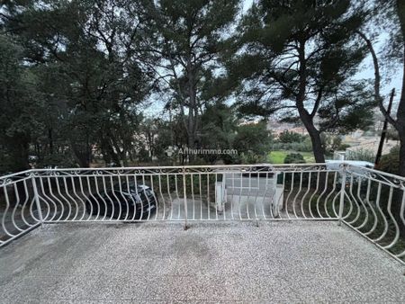 Location Maison 4 pièces 110 m2 à Six-Fours-les-Plages - Photo 3