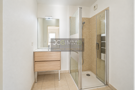 Location Appartement 1 pièce 38m² SOLLIES PONT 83210 - Photo 4