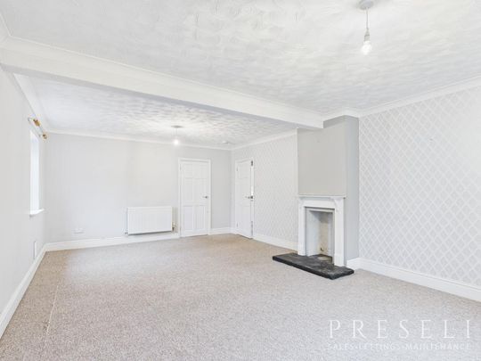 4 bedroom detached bungalow to rent - Photo 1