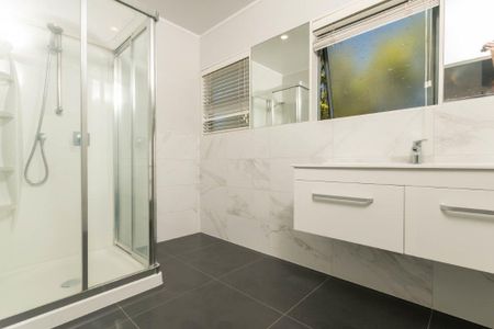 Bright, Calm & Pet-Friendly Home in Glendene - Photo 4