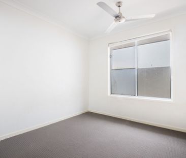 Modern & Spacious Family Home! - Photo 1