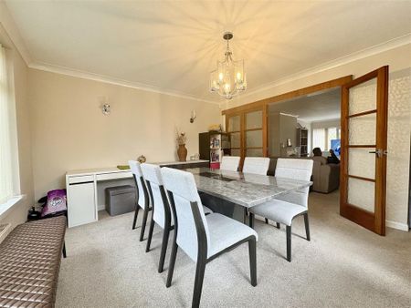 4 bedroom detached house to rent - Photo 4