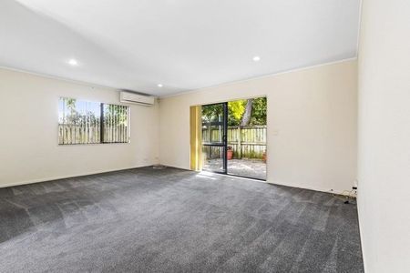 PAPAKURA, 3 BEDROOMS - Photo 2