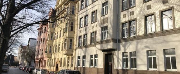 Günstige 1-Zimmer mit Laminat und Wanne in zentraler Lage! EBK mgl. - Photo 1