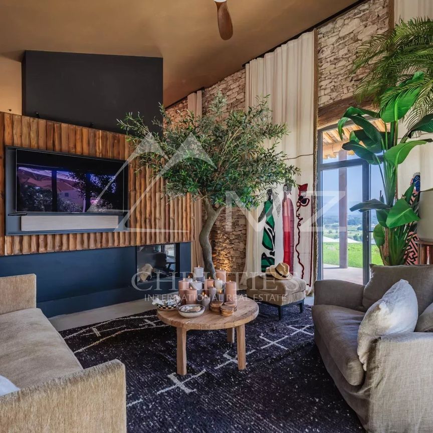 Gordes - Superbe maison en pierres avec décoration raffinée et vue magnifique - Photo 1