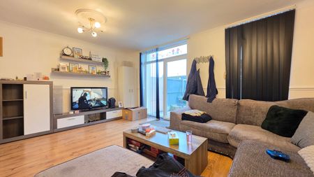 £1,000 PM · Hollow Croft, Liverpool, Merseyside - Photo 2