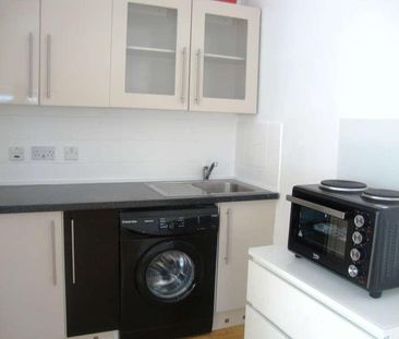 Empire Parade, Edmonton, N18 - Photo 4