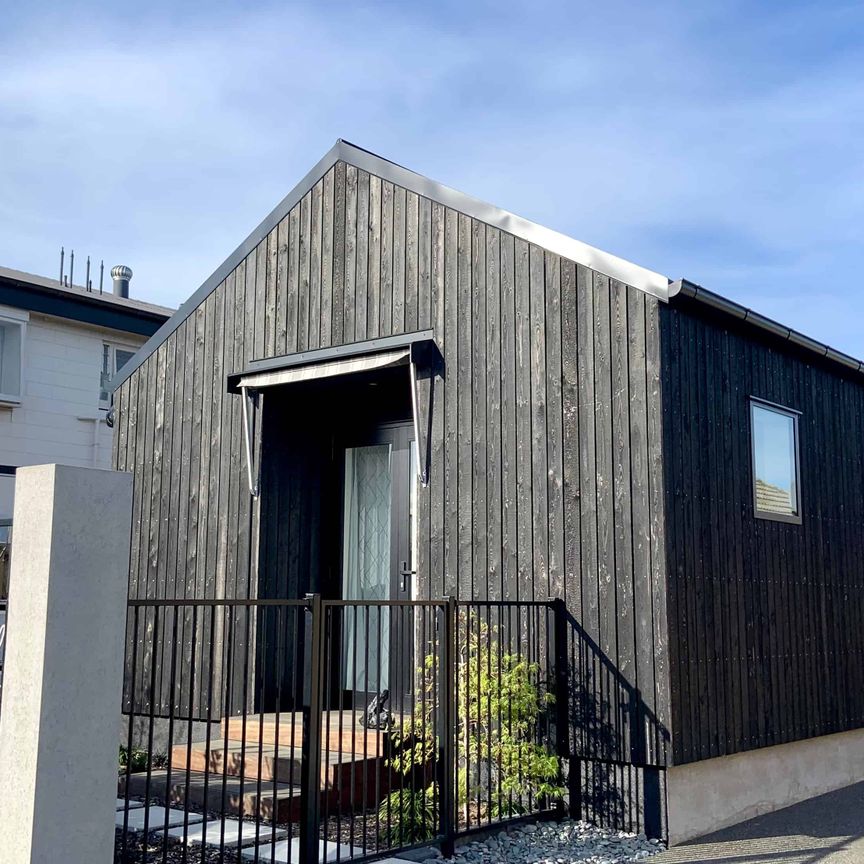 Fully Furnished Immaculate & Architecturally Designed Front Townhouse! - Photo 1