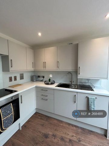 1 bedroom in a house share to rent - Photo 4