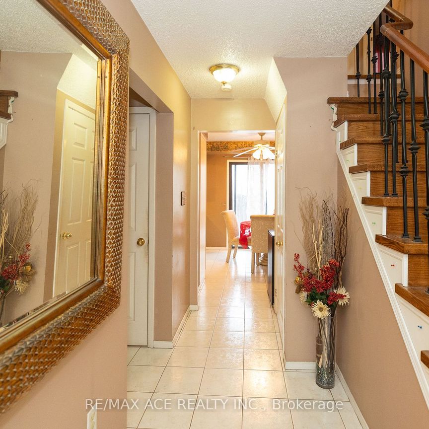 Detached Home For Lease | E8027752 - Photo 1