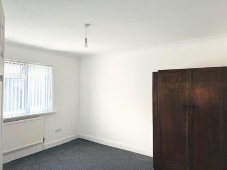 Chairborough Road, High Wycombe - Photo 4