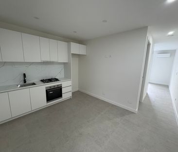 BRAND NEW 1-BEDROOM FLAT - Photo 3