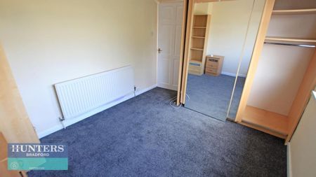 Kingsway Eccleshill, Bradford, West Yorkshire, BD2 1PN - Photo 4