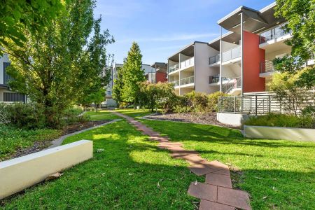 Top Floor Apartment, Super Convenient Location - Photo 3