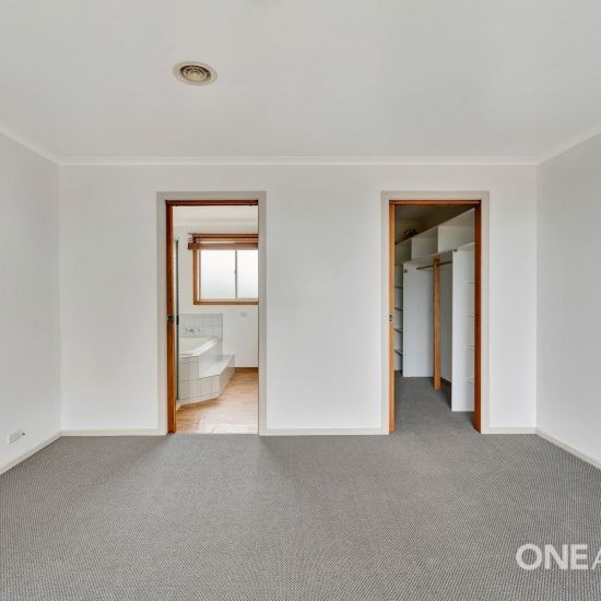 Large family home in great location! - Photo 1