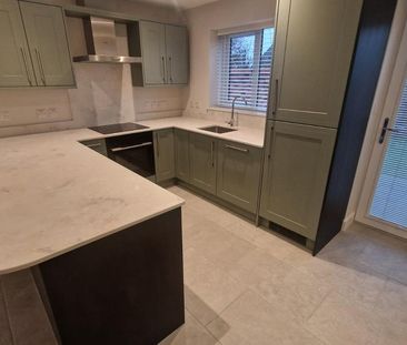 2 bedroom semi-detached house to rent - Photo 5