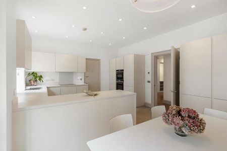 3 bedroom flat to rent - Photo 3