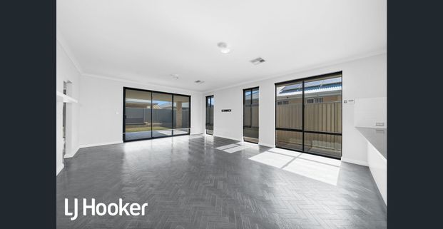 3x2x2 in Eglinton - Photo 1