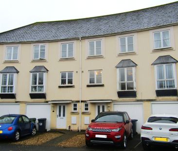 4 bed Town House - To Let - Photo 2